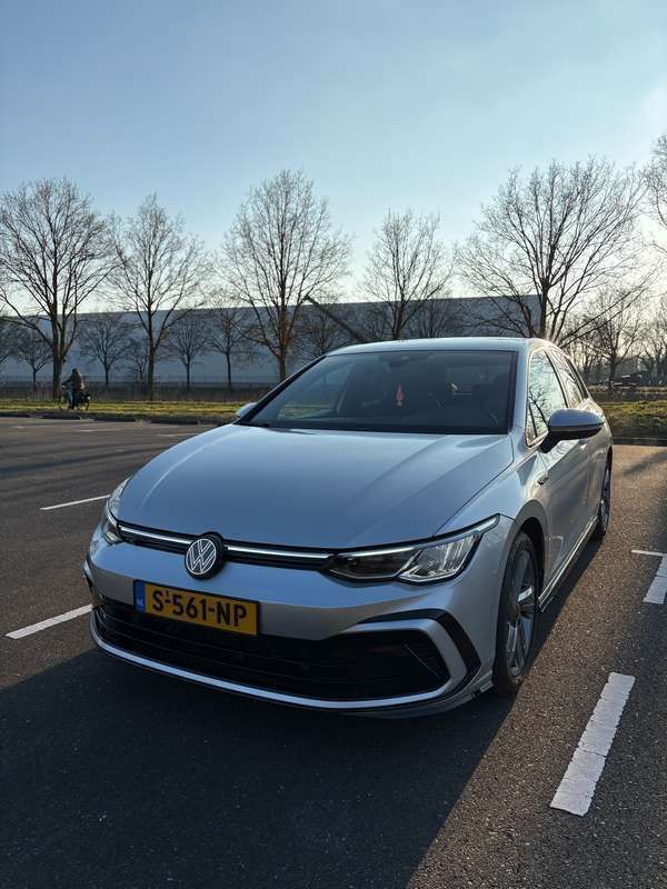 Grijs Gebruikt 2022 VW Golf VIII R-line Stationwagen | € 25.950 (Super prijs) - Afbeelding 1/4