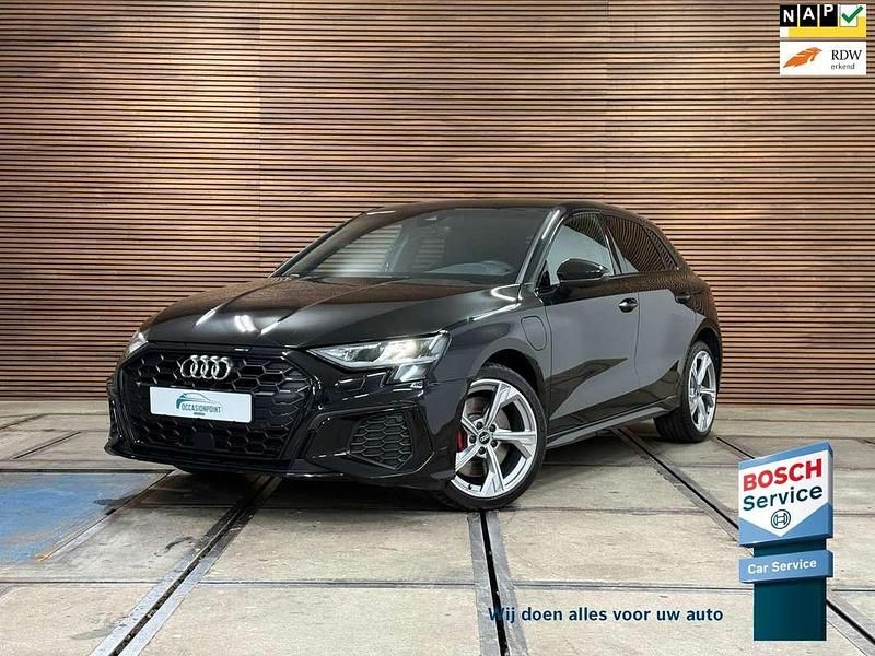 Zwart Gebruikt 2021 Audi A3 Sportback e-tron Competition Sedan | € 28.890 (Super prijs) - Afbeelding 1/4