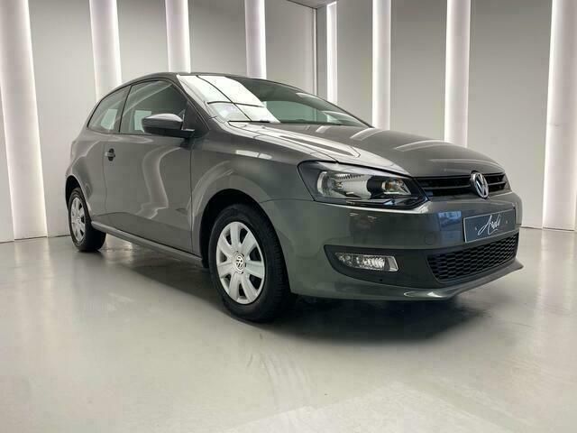 Grijs Gebruikt 2014 VW Polo Sedan | € 8.950 (Eerlijke prijs) - Afbeelding 1/4