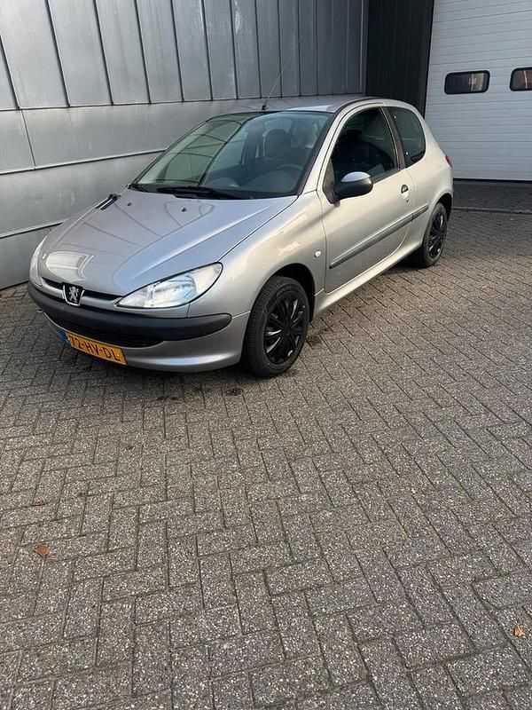 Gebruikt 2002 Peugeot 206 | € 1.250 (Eerlijke prijs) - Afbeelding 1/4