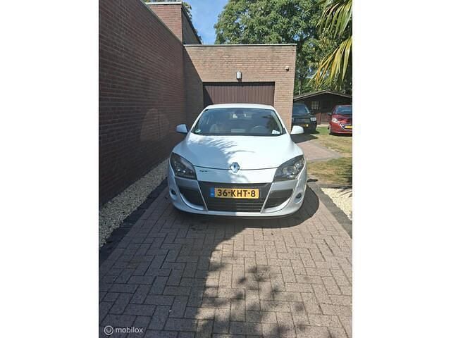 Wit Gebruikt 2009 Renault Mégane Coupé Dynamique Coupé | € 3.250 (Eerlijke prijs) - Afbeelding 1/4