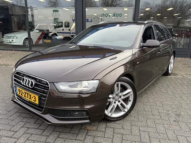 Bruin Gebruikt 2013 Audi A4 S-Line Stationwagen | € 8.999 (Eerlijke prijs) - Afbeelding 1/4