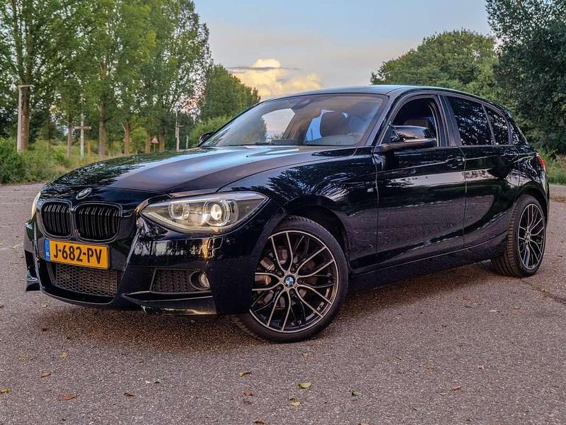 Zwart Gebruikt 2012 BMW 118 M Sport Hatchback | € 8.990 (Eerlijke prijs) - Afbeelding 1/4