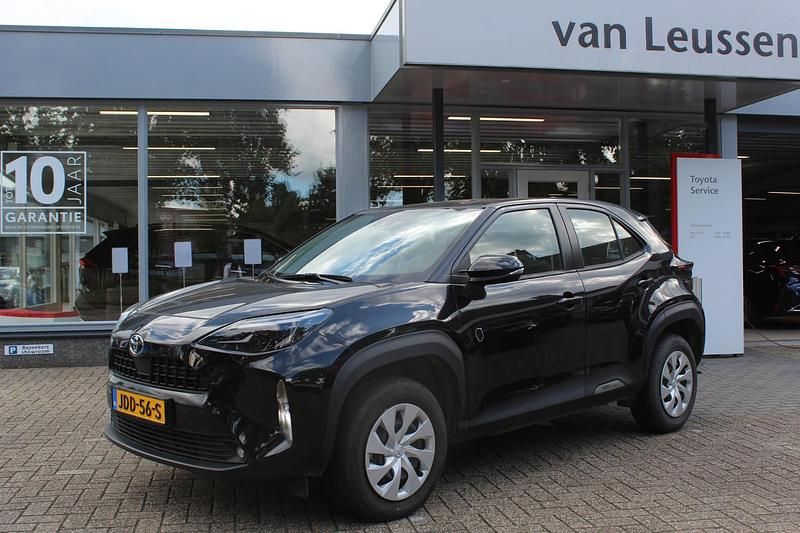 Zwart Gebruikt 2024 Toyota Yaris Cross SUV | € 25.999 (Goede deal) - Afbeelding 1/1