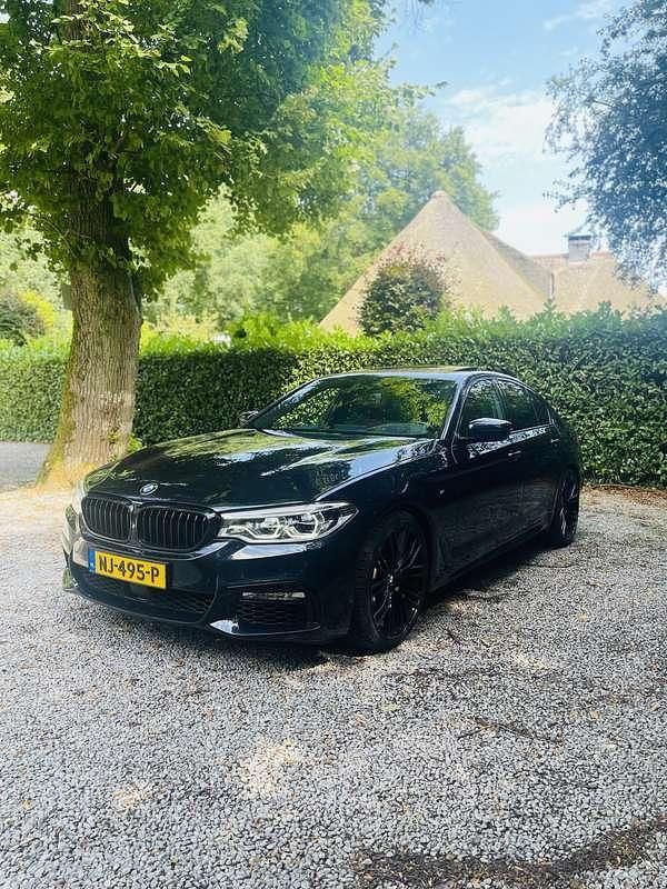 Zwart Gebruikt 2017 BMW 530 Sedan | € 29.750 (Iets duurder) - Afbeelding 1/4