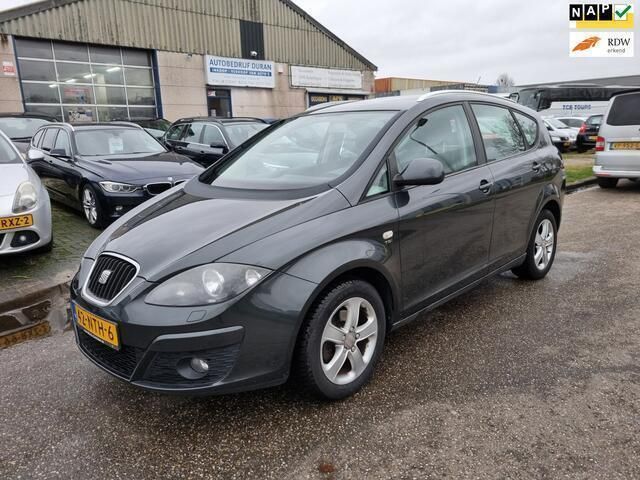 Grijs, metallic lak Gebruikt 2010 Seat Altea XL Style MPV | € 3.950 (Iets duurder) - Afbeelding 1/4