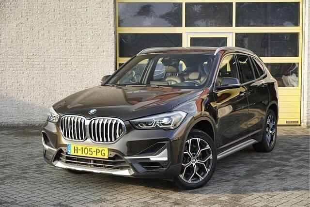 Bruin Occasion 2020 BMW X1 Executive SUV | € 23.450 (Eerlijke prijs) - Afbeelding 1/4