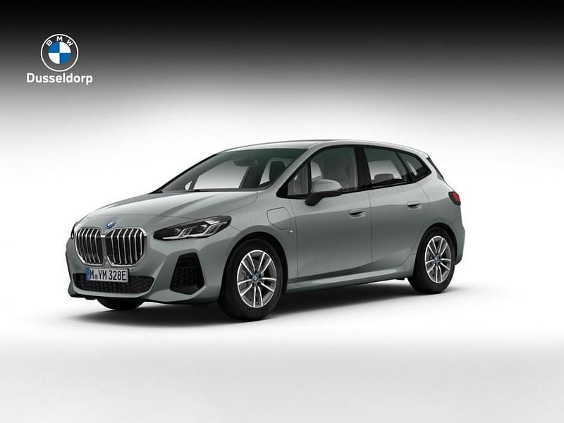 Skyscraper grey metallic (grijs metallic) Gebruikt 2024 BMW 225 Active Tourer Comfort Edition MPV | € 37.450 (Super prijs) - Afbeelding 1/2