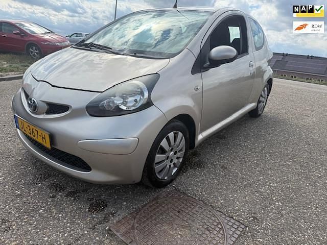 Bruin Gebruikt 2008 Toyota Aygo Hatchback | € 2.199 (Eerlijke prijs) - Afbeelding 1/4