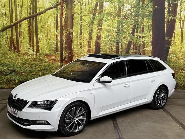 Wit Gebruikt 2019 Skoda Superb LAURIN & KLEMENT Stationwagen | € 24.950 (Eerlijke prijs) - Afbeelding 1/4