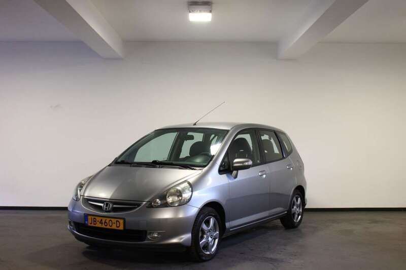 Grijs Gebruikt 2008 Honda Jazz Hatchback | € 2.900 (Eerlijke prijs) - Afbeelding 1/4