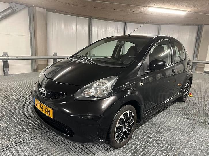 Occasion Toyota Aygo 68 PK (50 kW) 2007 Zwart Hatchback