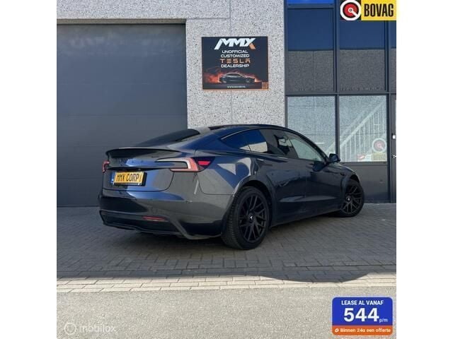 Grijs Gebruikt 2023 Tesla Model 3 Standard Range Sedan | € 33.980 (Duur) - Afbeelding 1/4