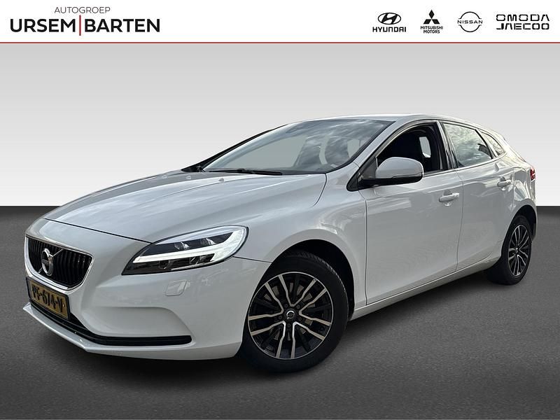 Wit Gebruikt 2017 Volvo V40 Hatchback | € 13.430 (Goede deal) - Afbeelding 1/4