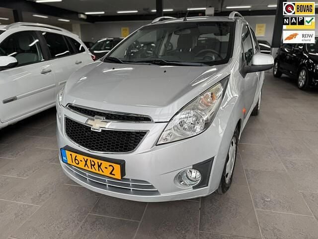 Grijs Gebruikt 2012 Chevrolet Spark LT Hatchback | € 2.450 (Eerlijke prijs) - Afbeelding 1/4