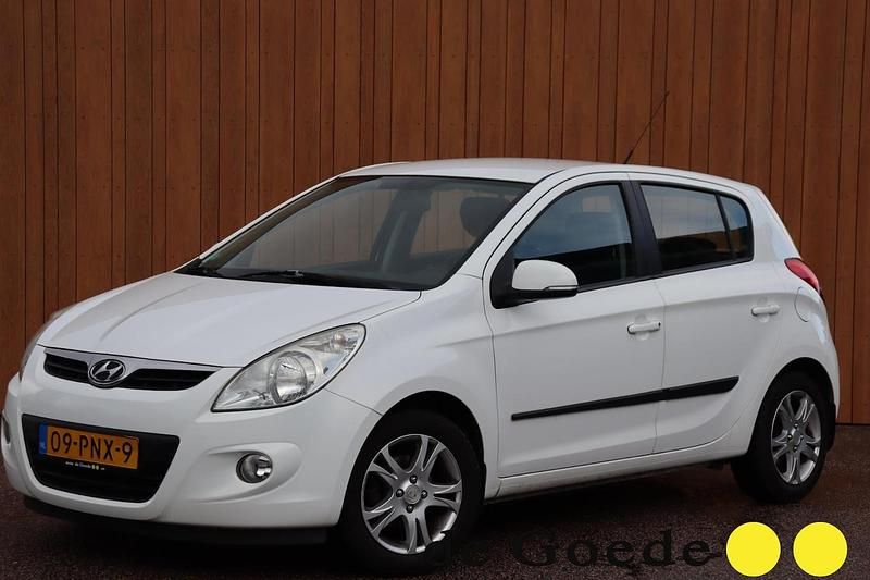Wit Occasion 2011 Hyundai i20 Hatchback | € 3.940 (Eerlijke prijs) - Afbeelding 1/4