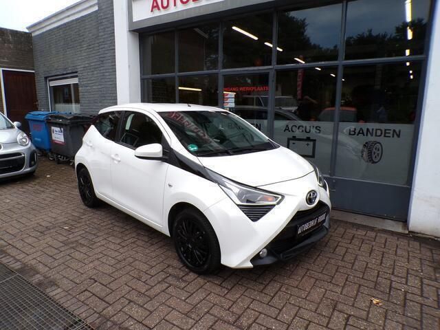Occasion Toyota Aygo X-play 69 PK (50 kW) 2019 Wit Hatchback