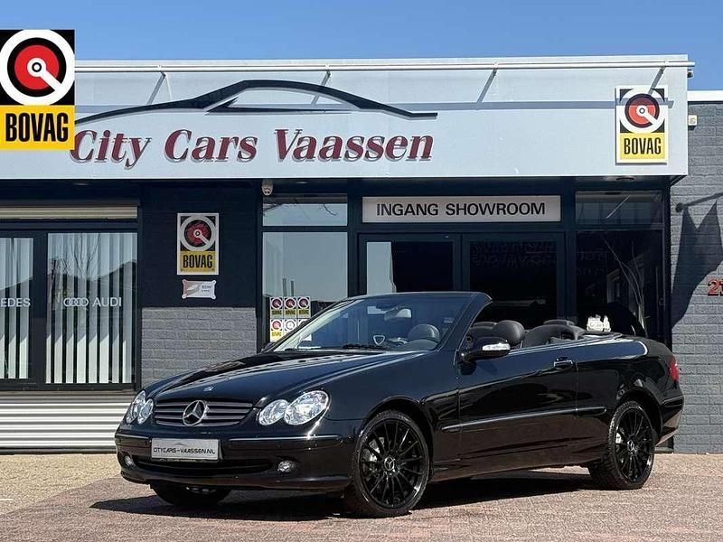 Zwart, metallic lak Gebruikt 2003 Mercedes CLK240 Elegance Cabriolet | € 7.500 (Iets duurder) - Afbeelding 1/4