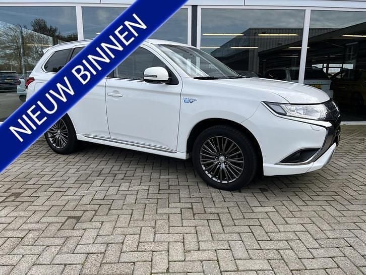 Wit Gebruikt 2020 Mitsubishi Outlander SUV | € 17.950 - Afbeelding 1/4