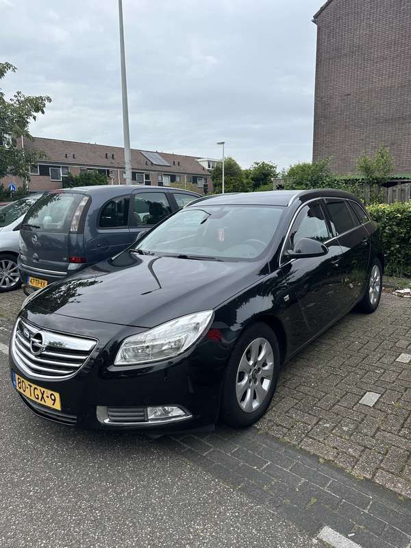 Zwart Gebruikt 2012 Opel Insignia Stationwagen | € 3.100 (Eerlijke prijs) - Afbeelding 1/4