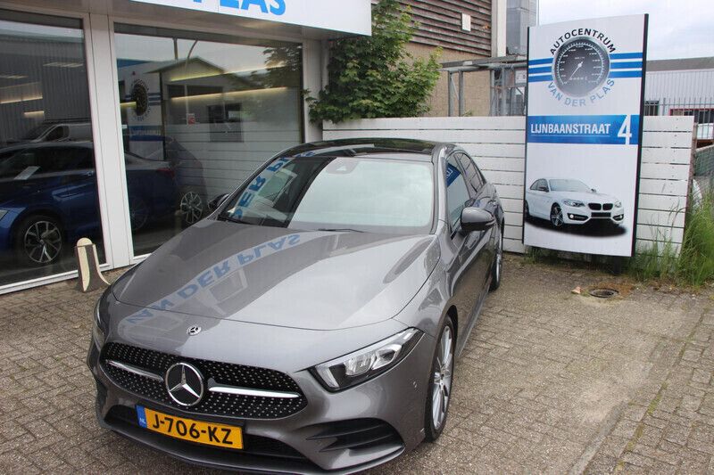 Grijs Gebruikt 2019 Mercedes A250 Premium Plus Hatchback | € 28.950 (Goede deal) - Afbeelding 1/4