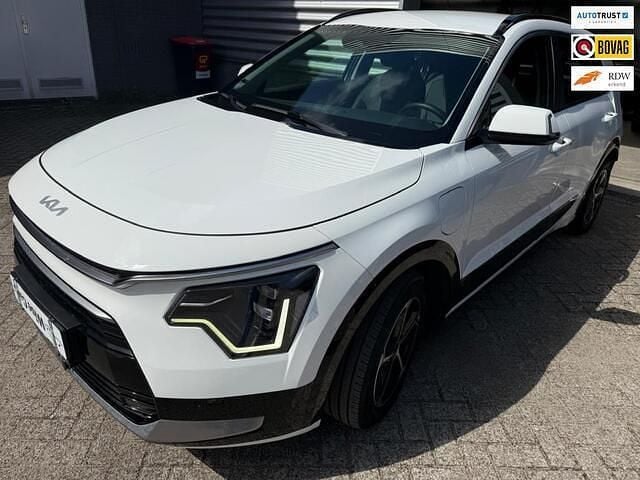 Wit, metallic lak Gebruikt 2023 Kia Niro SUV | € 25.950 (Eerlijke prijs) - Afbeelding 1/4