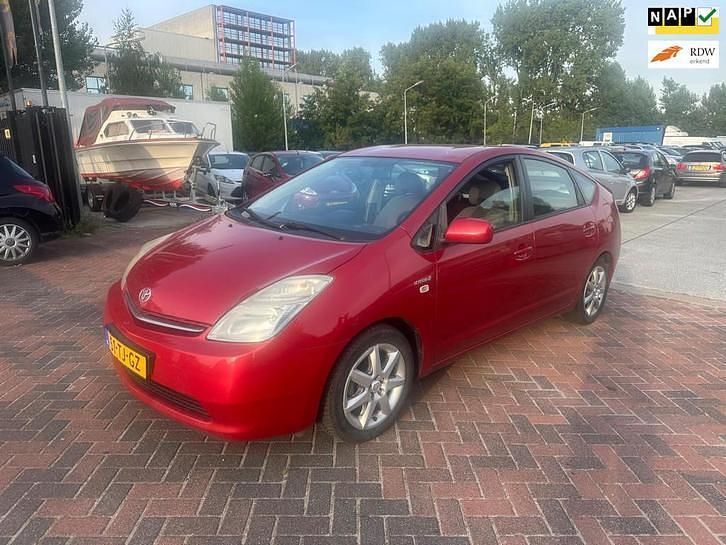 Rood (metallic) Gebruikt 2006 Toyota Prius Hatchback | € 2.499 - Afbeelding 1/4