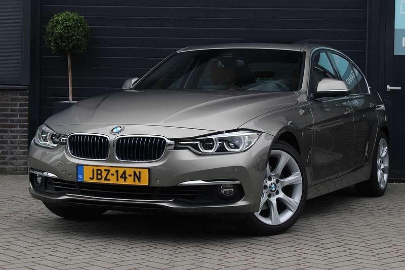 Grijs Gebruikt 2018 BMW 330e Sedan | € 22.995 (Super prijs) - Afbeelding 1/4