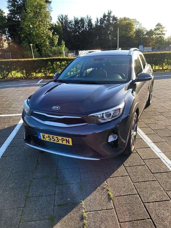 Zwart Gebruikt 2019 Kia Stonic SUV | € 12.500 (Eerlijke prijs) - Afbeelding 1/4