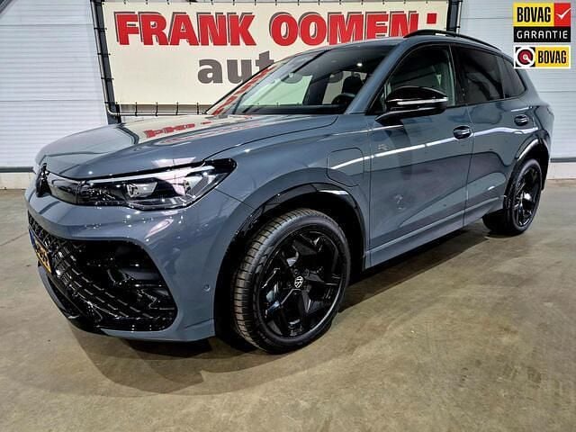 Grijs Nieuw 2025 VW Tiguan R-line Edition SUV | € 55.950 (Super prijs) - Afbeelding 1/4