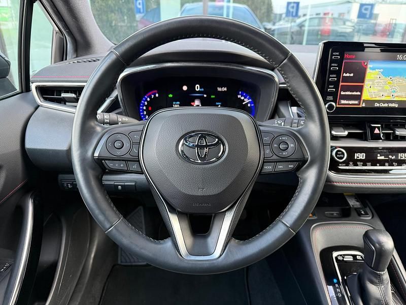 Occasion Toyota Corolla Executive 153 PK (112 kW) 2019 Rood (metallic) Hatchback