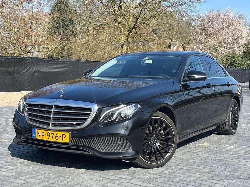 Zwart Gebruikt 2017 Mercedes E200 Sedan | € 19.500 (Eerlijke prijs) - Afbeelding 1/4
