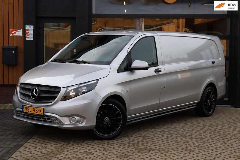 Grijs Gebruikt 2021 Mercedes Vito Van | € 21.897 (Eerlijke prijs) - Afbeelding 1/4