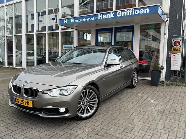 Grijs Occasion 2016 BMW 330 Executive Stationwagen | € 22.950 (Eerlijke prijs) - Afbeelding 1/4