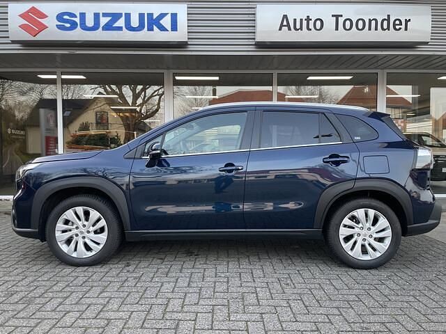 Suv Gebruikt 2023 Suzuki SX4 S-Cross SUV | € 25.450 (Eerlijke prijs) - Afbeelding 1/4