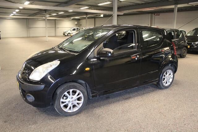 Zwart Occasion 2010 Nissan Pixo Hatchback | € 1.250 (Super prijs) - Afbeelding 1/4