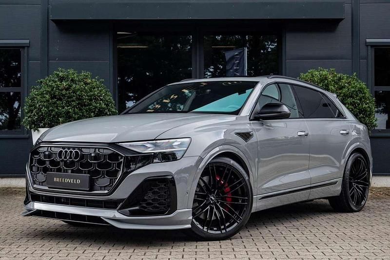Grijs Nieuw 2025 Audi Q8 Competition SUV | € 154.950 - Afbeelding 1/4