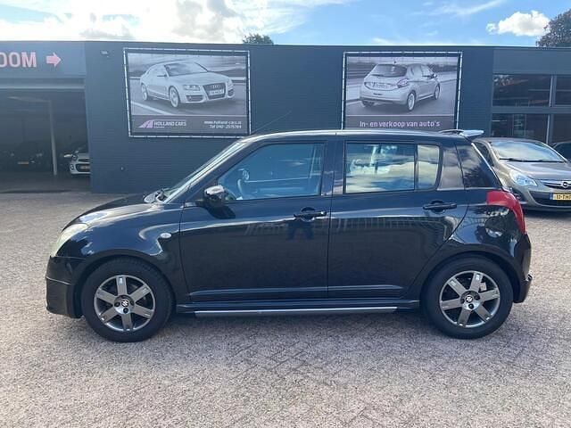 Zwart Gebruikt 2005 Suzuki Swift GLS Hatchback | € 2.495 (Eerlijke prijs) - Afbeelding 1/4