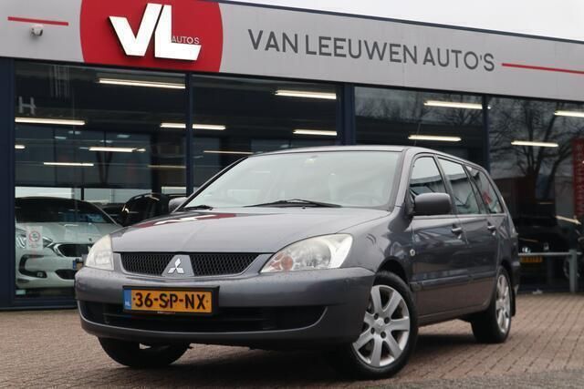 Grijs, metallic lak Gebruikt 2006 Mitsubishi Lancer Inform Stationwagen | € 1.448 (Duur) - Afbeelding 1/4