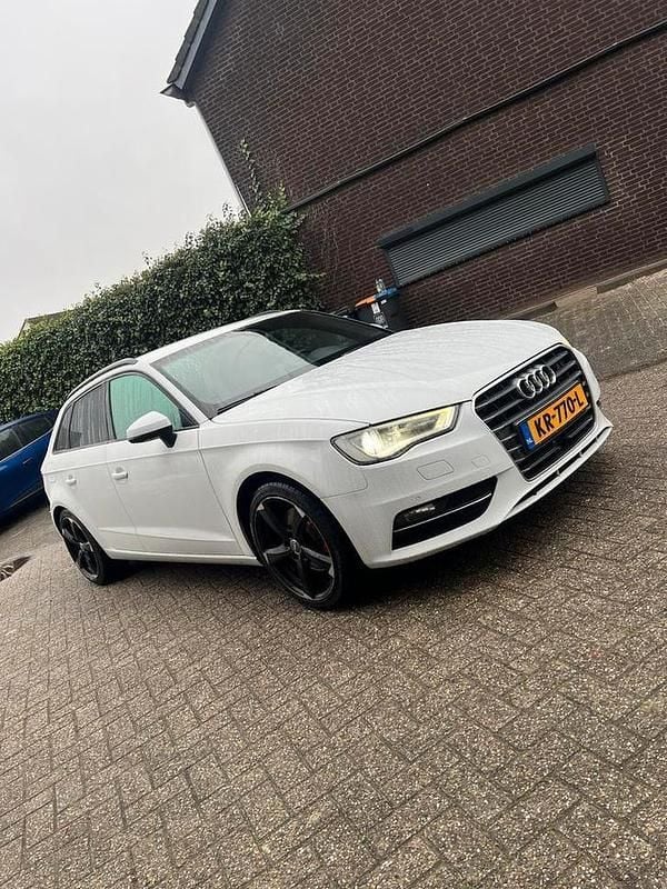 Wit Occasion 2013 Audi A3 Hatchback | € 11.500 (Eerlijke prijs) - Afbeelding 1/4