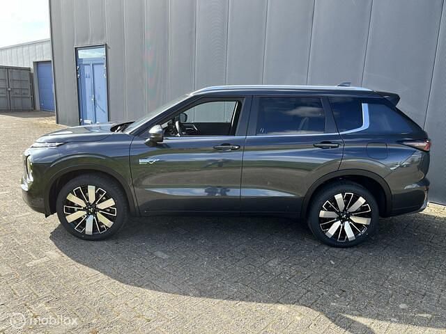 Occasion Mitsubishi Outlander Edition 136 PK (100 kW) 2025 Grijs SUV