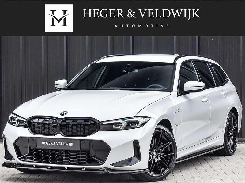 Wit Gebruikt 2024 BMW 330e M Sport Stationwagen | € 52.700 (Super prijs) - Afbeelding 1/4