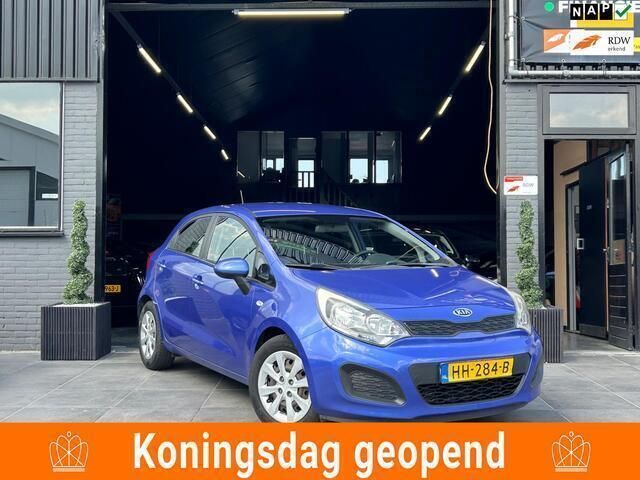 Blauw, metallic lak Gebruikt 2013 Kia Rio Comfort Hatchback | € 5.944 (Eerlijke prijs) - Afbeelding 1/4