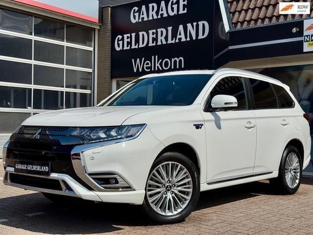 Wit Gebruikt 2019 Mitsubishi Outlander Intense SUV | € 23.900 (Eerlijke prijs) - Afbeelding 1/4