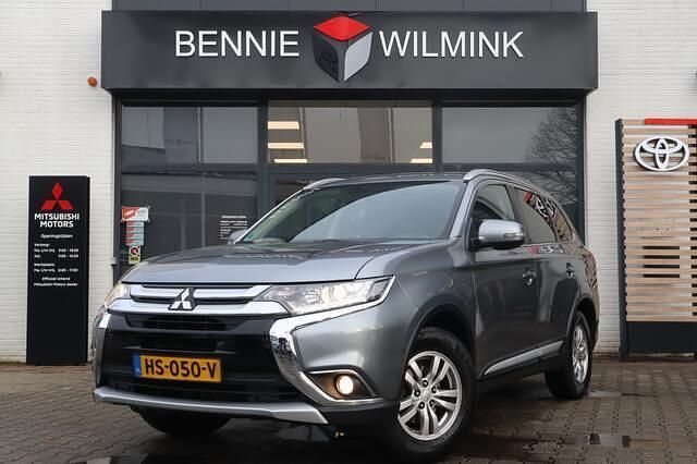 Grijs Occasion 2016 Mitsubishi Outlander Edition SUV | € 16.895 (Eerlijke prijs) - Afbeelding 1/4