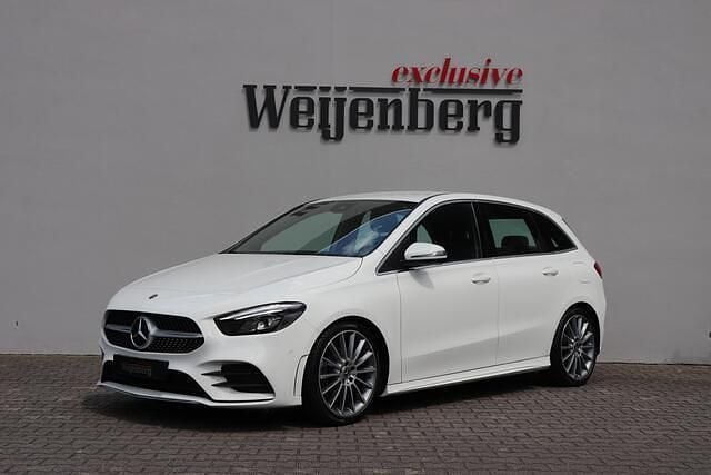 Wit Gebruikt 2019 Mercedes B180 AMG MPV | € 23.950 (Goede deal) - Afbeelding 1/4