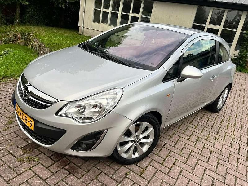 Zilver Gebruikt 2012 Opel Corsa Edition MPV | € 2.750 (Eerlijke prijs) - Afbeelding 1/4