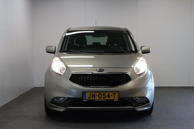 Grijs (metallic) Gebruikt 2016 Kia Venga Hatchback | € 11.950 (Eerlijke prijs) - Afbeelding 1/1