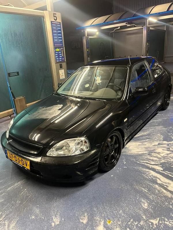 Zwart Occasion 1999 Honda Civic S Hatchback | € 3.000 (Goede deal) - Afbeelding 1/4