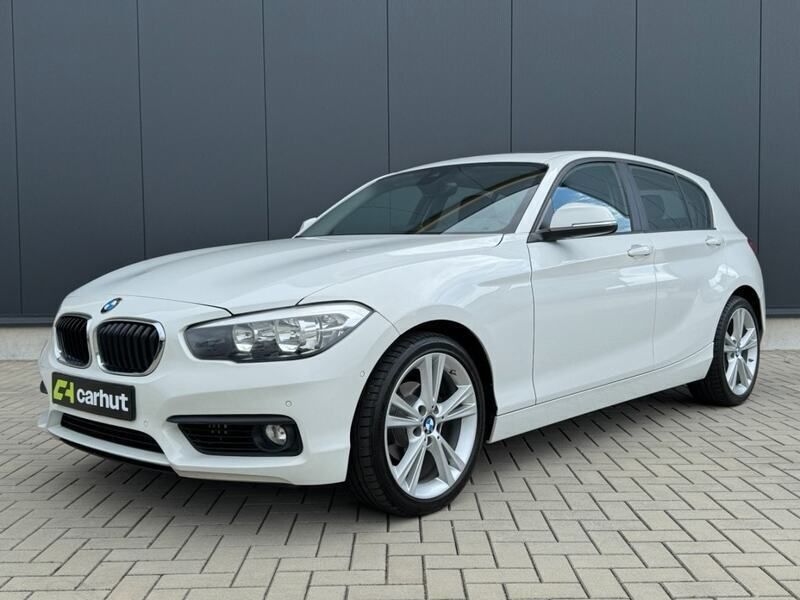 Wit Gebruikt 2018 BMW 118 Hatchback | € 13.999 (Super prijs) - Afbeelding 1/4